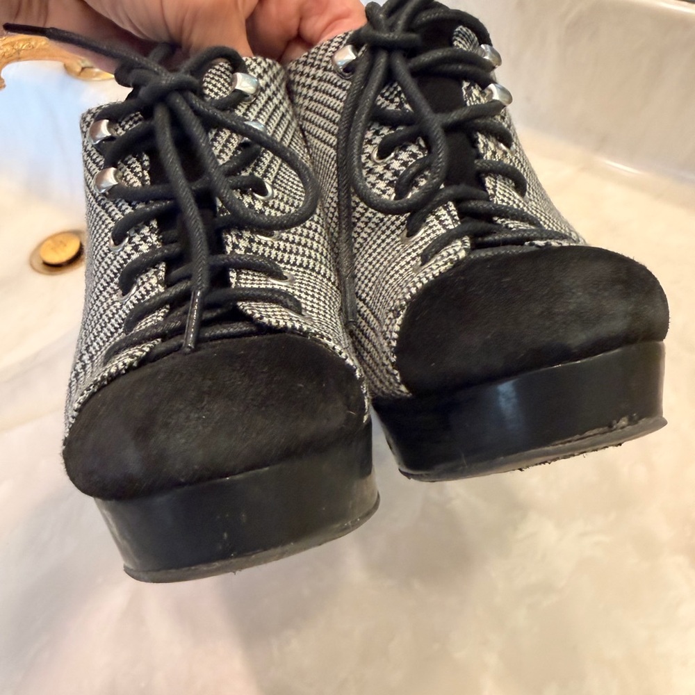 Gianna Bini platform heel booties featuring a black and white plaid print Sz 6.5 - Picture 7 of 12